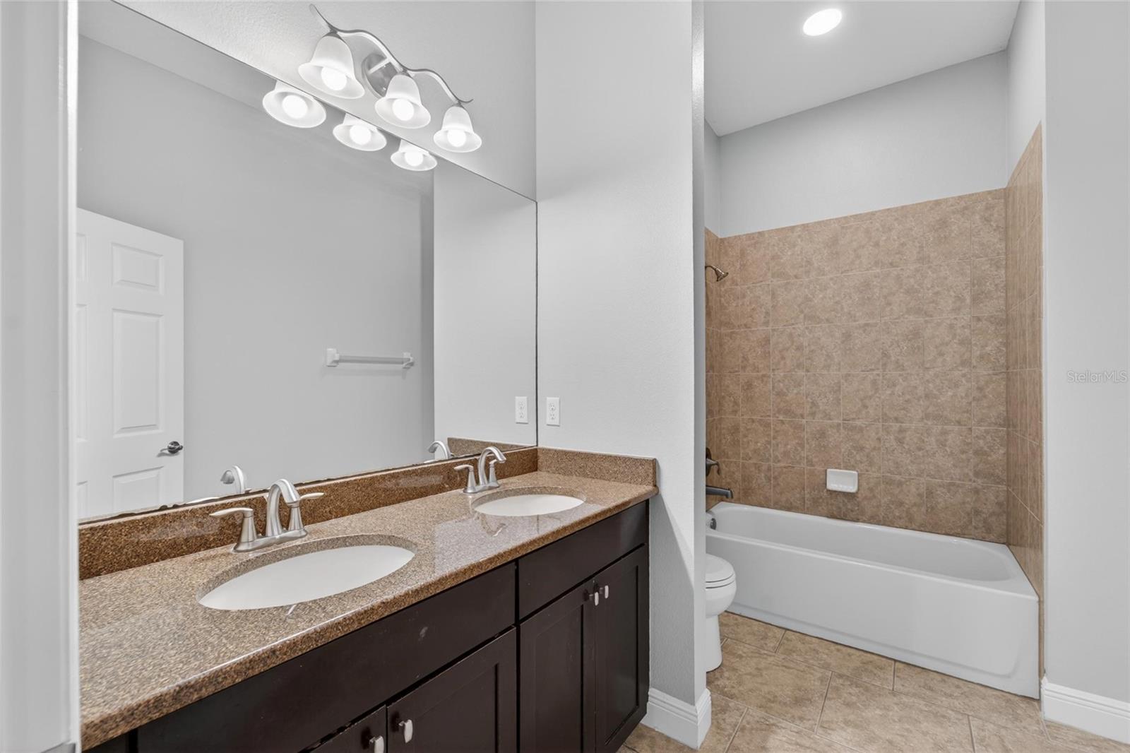 15921 PERSIMMON GROVE DR, LITHIA, FL, 33547