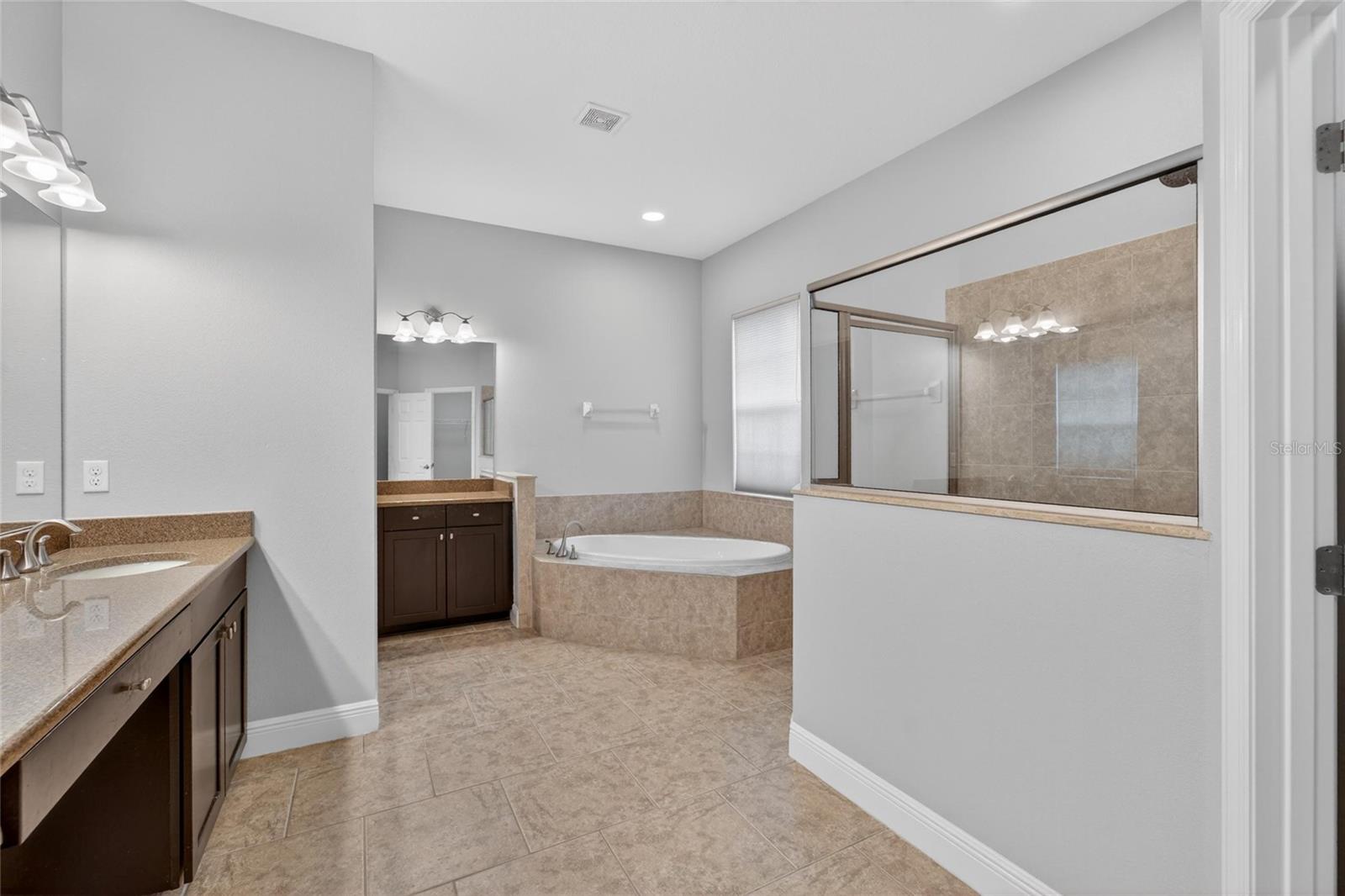 15921 PERSIMMON GROVE DR, LITHIA, FL, 33547