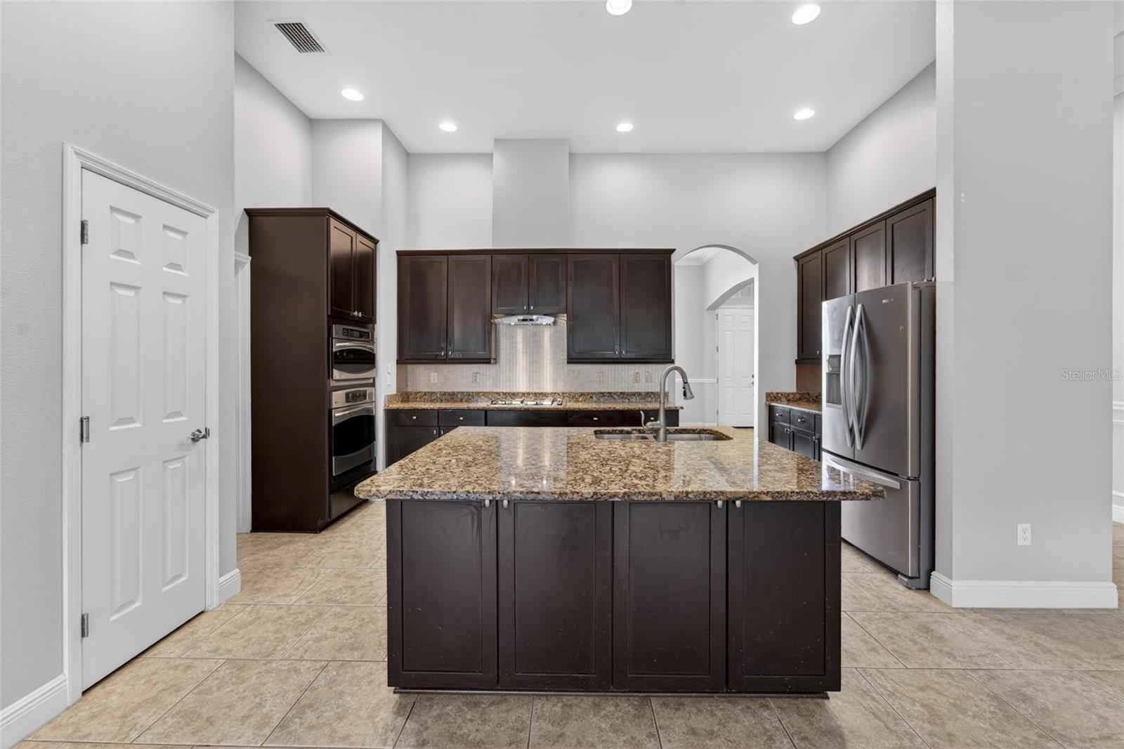 15921 PERSIMMON GROVE DR, LITHIA, FL, 33547