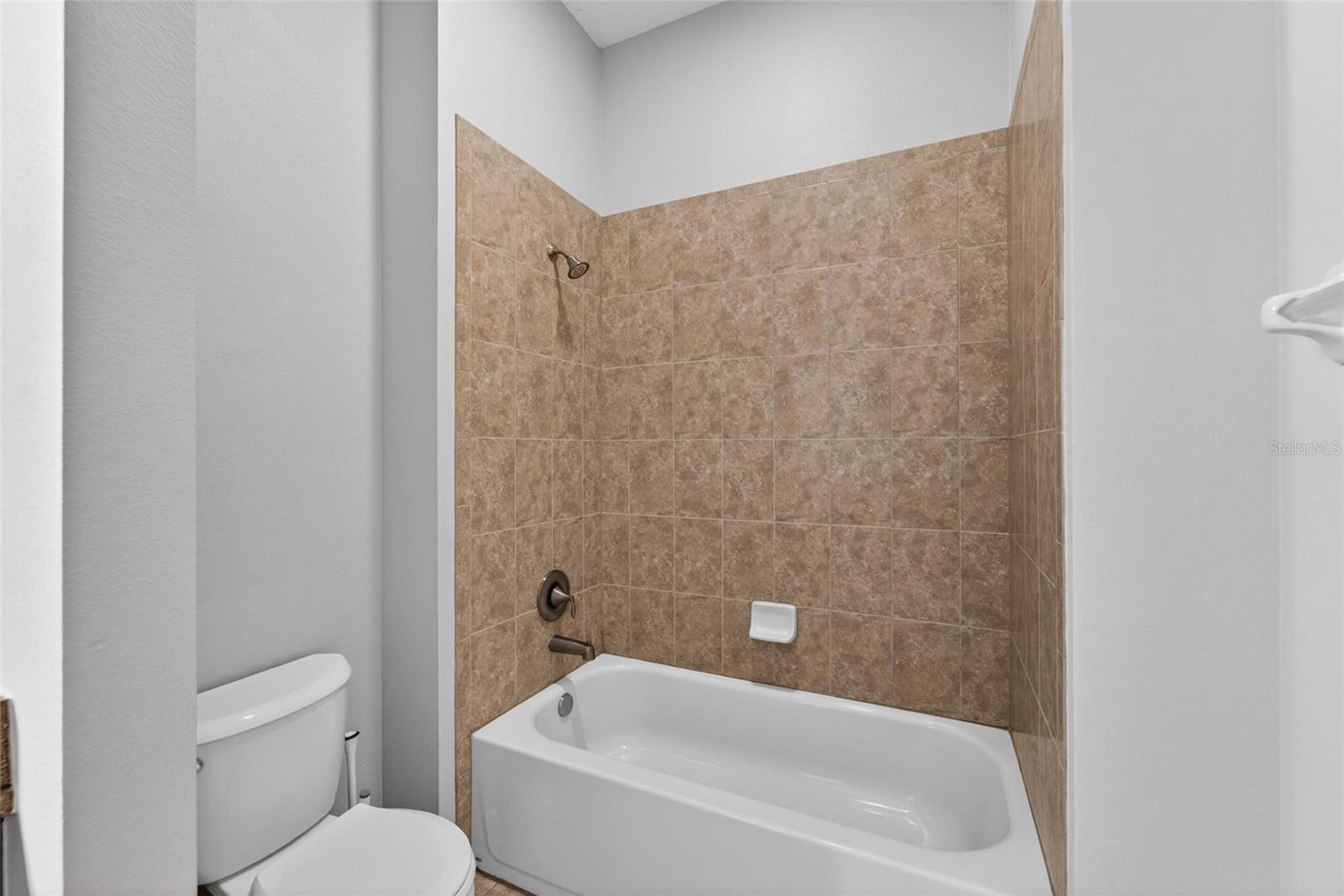 15921 PERSIMMON GROVE DR, LITHIA, FL, 33547