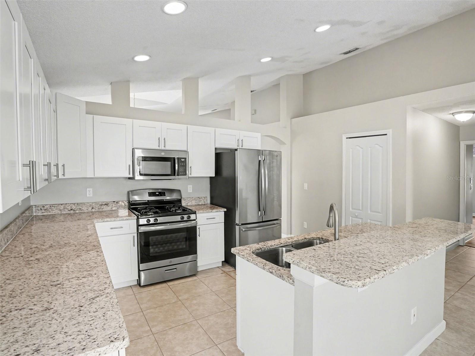 2830 WILSHIRE RD, CLERMONT, FL, 34714