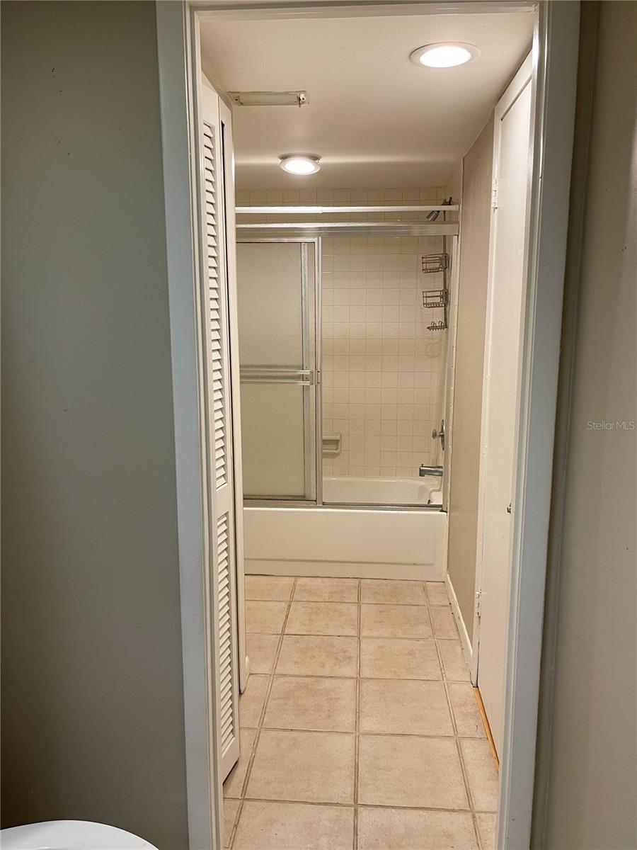 4873 PURITAN CIR #2401, TAMPA, FL, 33617