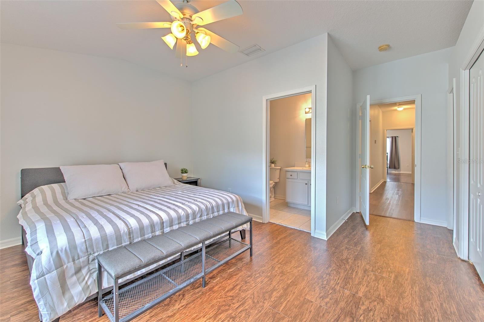 Upstairs secondary bedroom