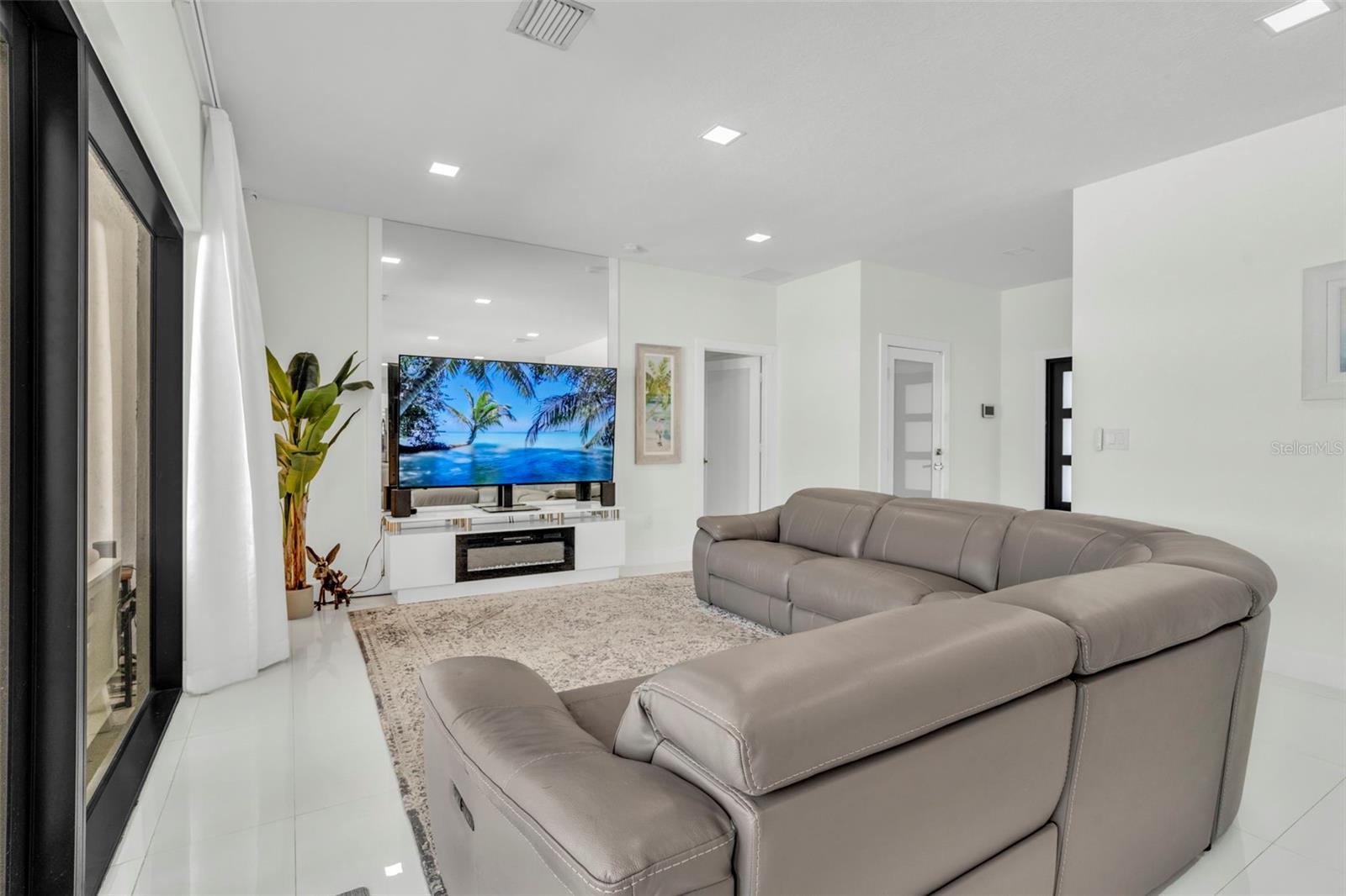 21301 SW 132ND CT, MIAMI, FL, 33177
