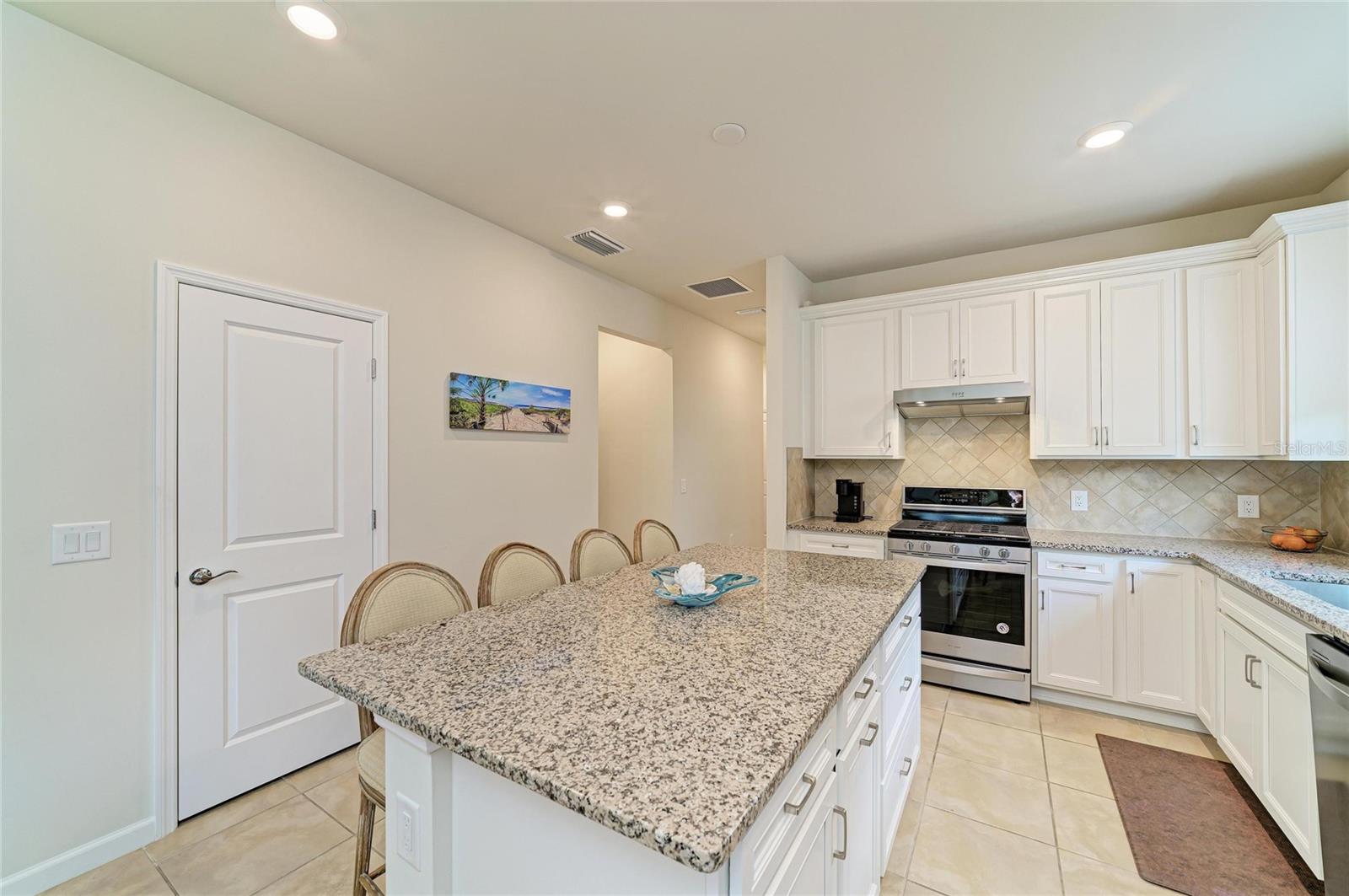 7013 HANOVER CT, LAKEWOOD RANCH, FL, 34202