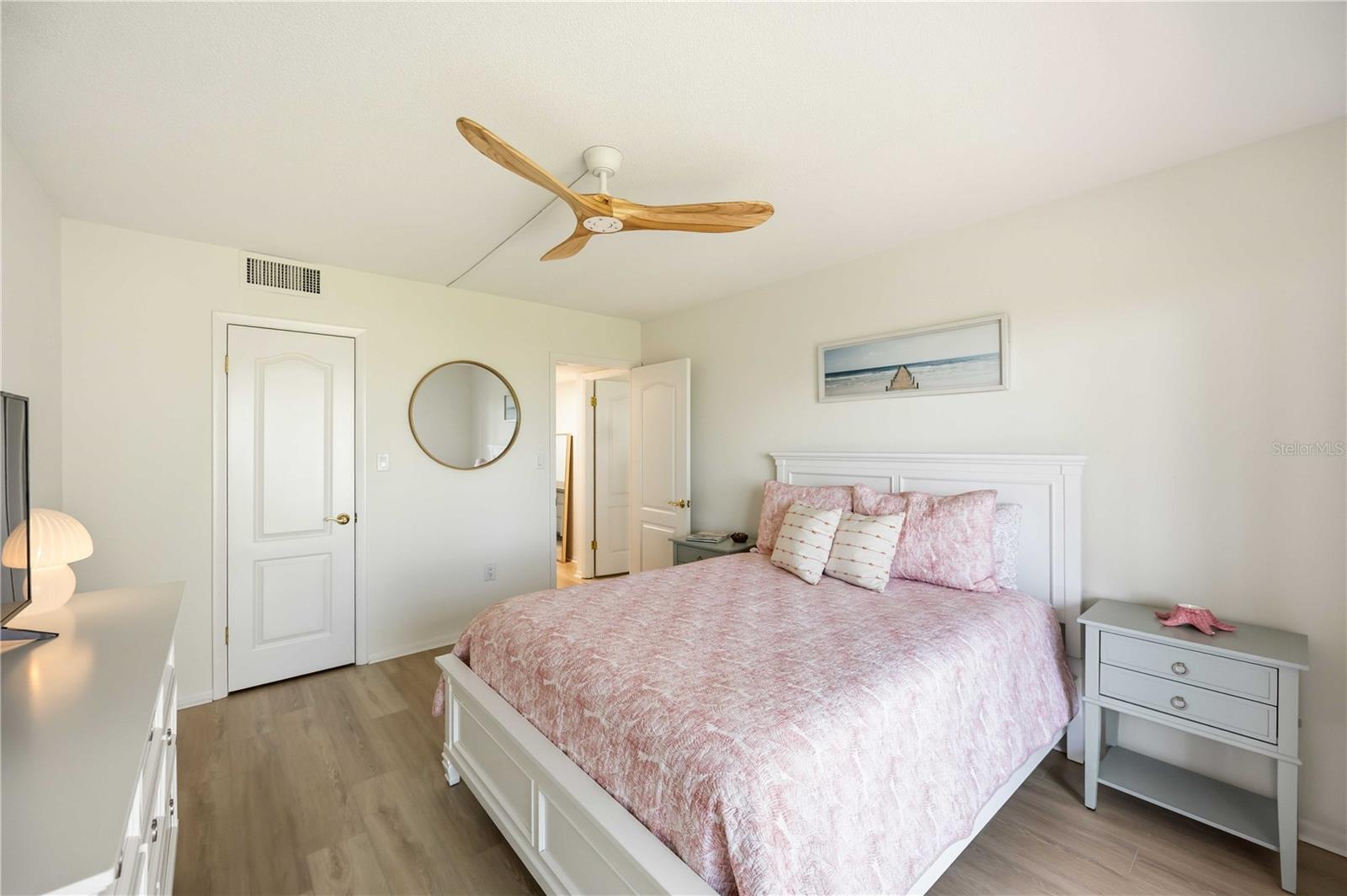 1150 TARPON CENTER DR #208, VENICE, FL, 34285