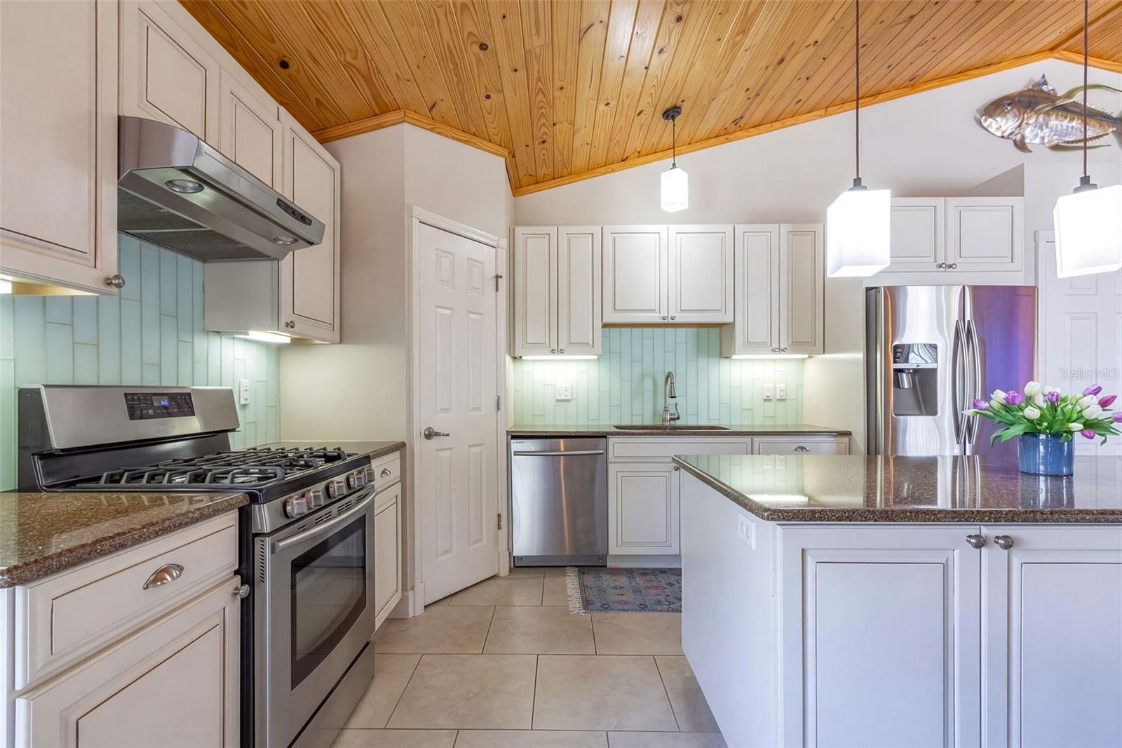7655 MYRSINE CIR, BOKEELIA, FL, 33922