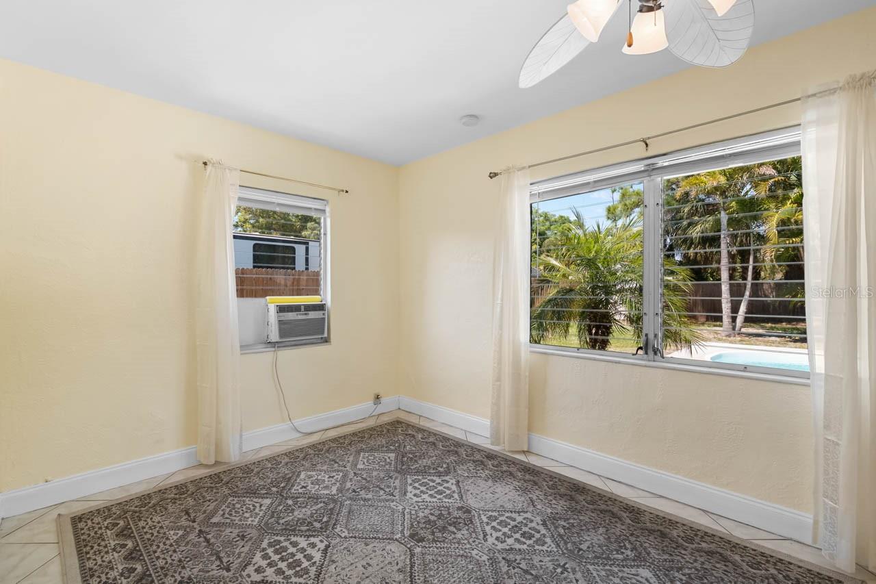 301 5TH AVE NW, RUSKIN, FL, 33570