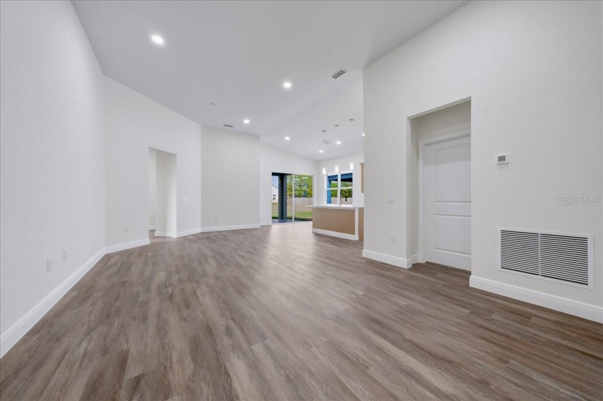 1296 MOSELLE AVE, ORLANDO, FL, 32807