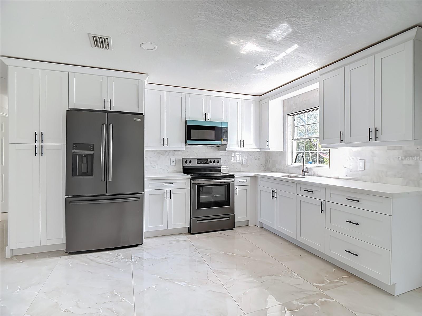 201 VALENCIA DR, AUBURNDALE, FL, 33823