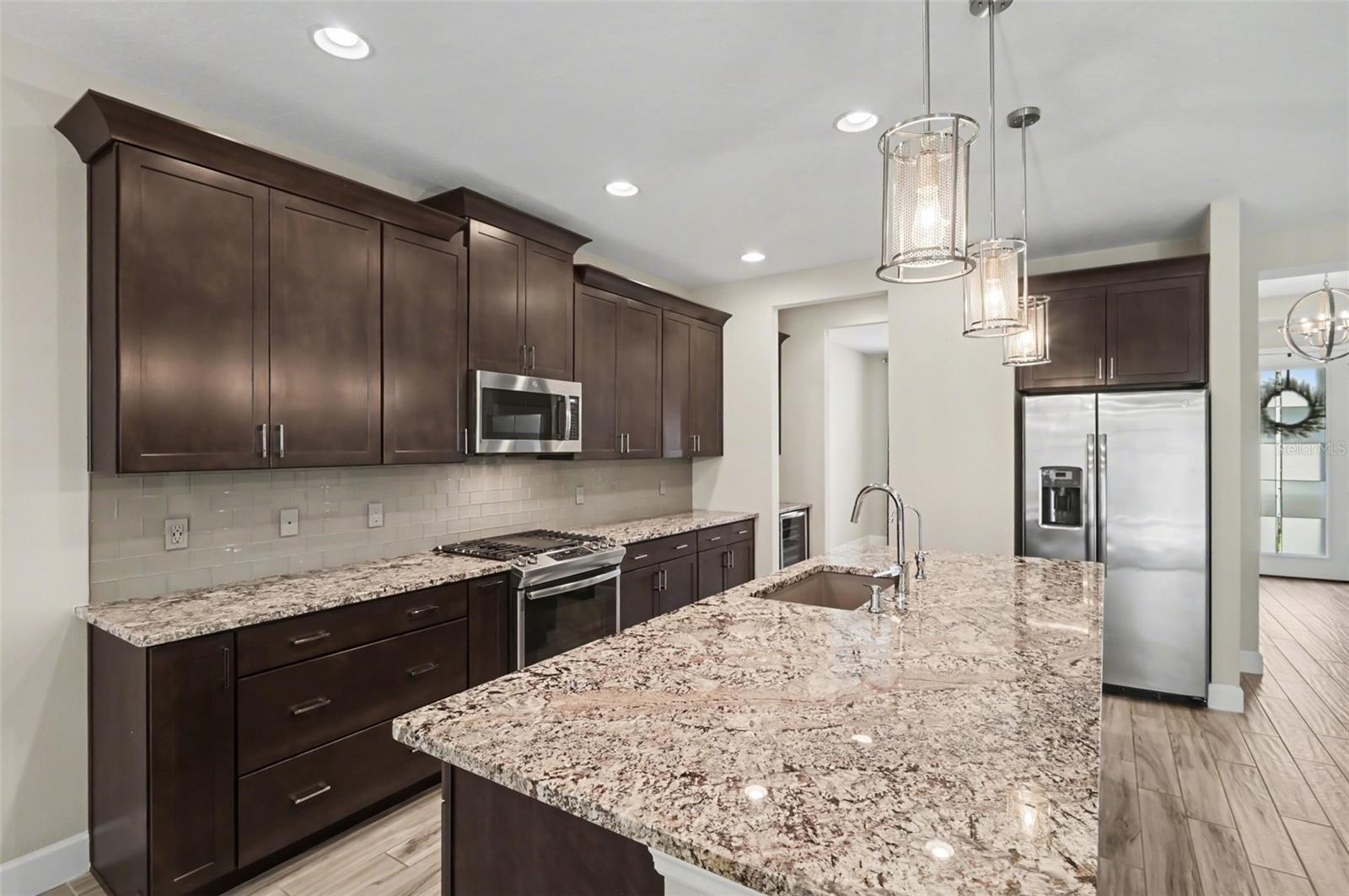 1011 VICTORIA HILLS DR S, DELAND, FL, 32724