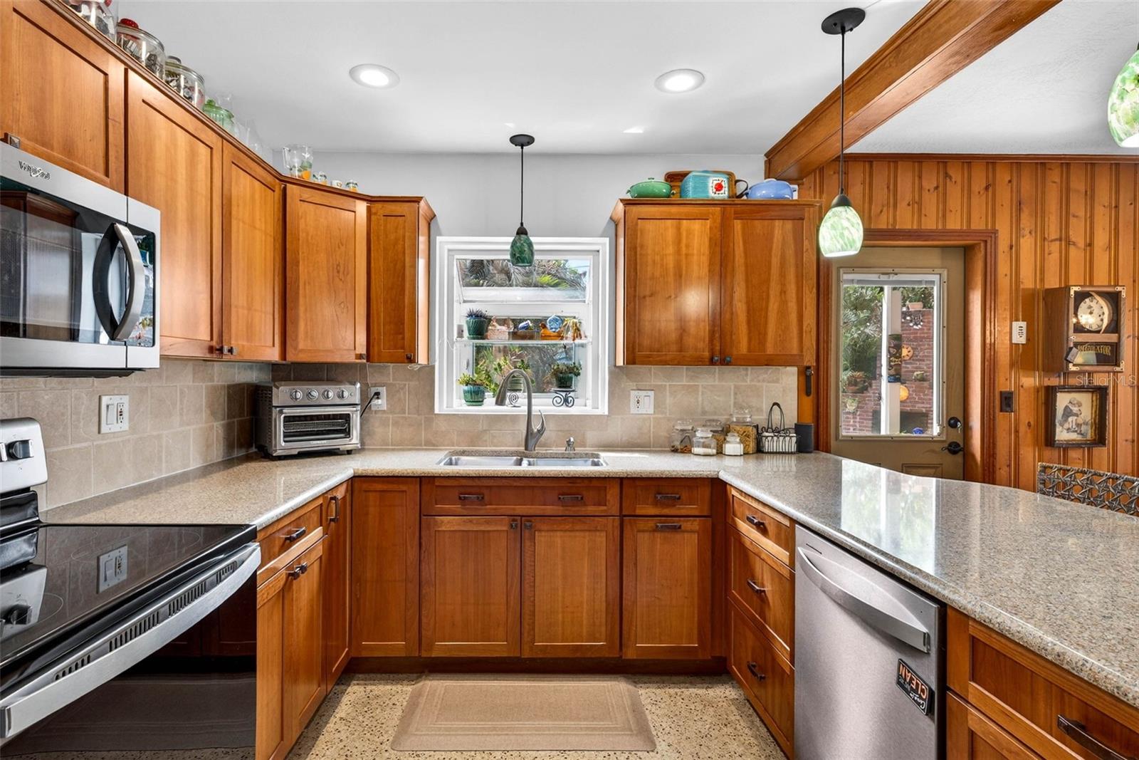 212 S LOCKMOOR AVE, TEMPLE TERRACE, FL, 33617