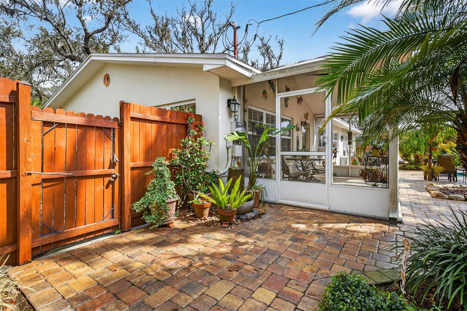 212 S LOCKMOOR AVE, TEMPLE TERRACE, FL, 33617