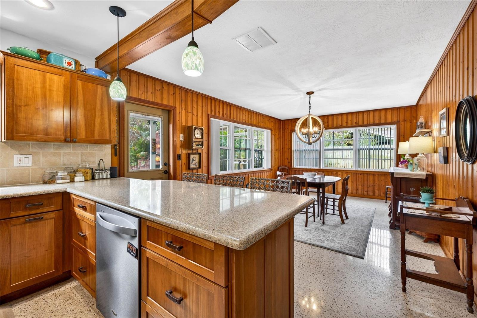 212 S LOCKMOOR AVE, TEMPLE TERRACE, FL, 33617