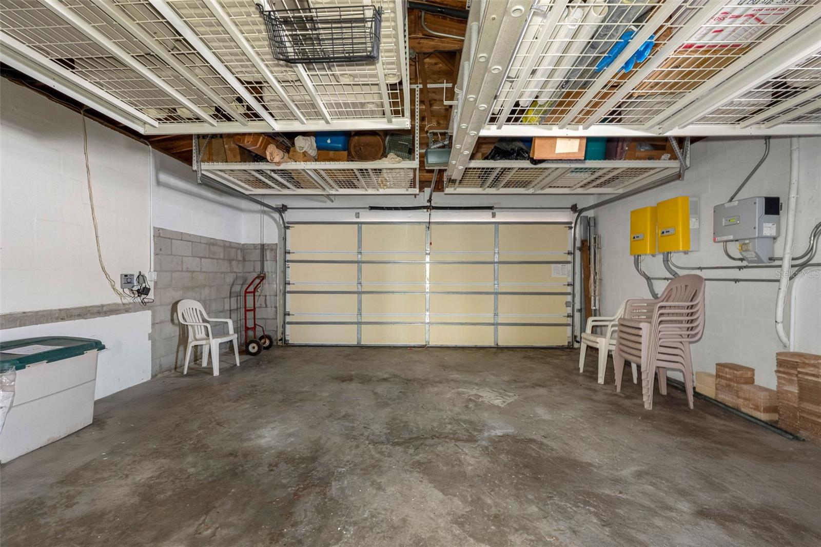 Lots of overhead storage.