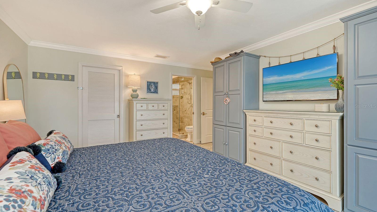 605 SUTTON PL #201, LONGBOAT KEY, FL, 34228