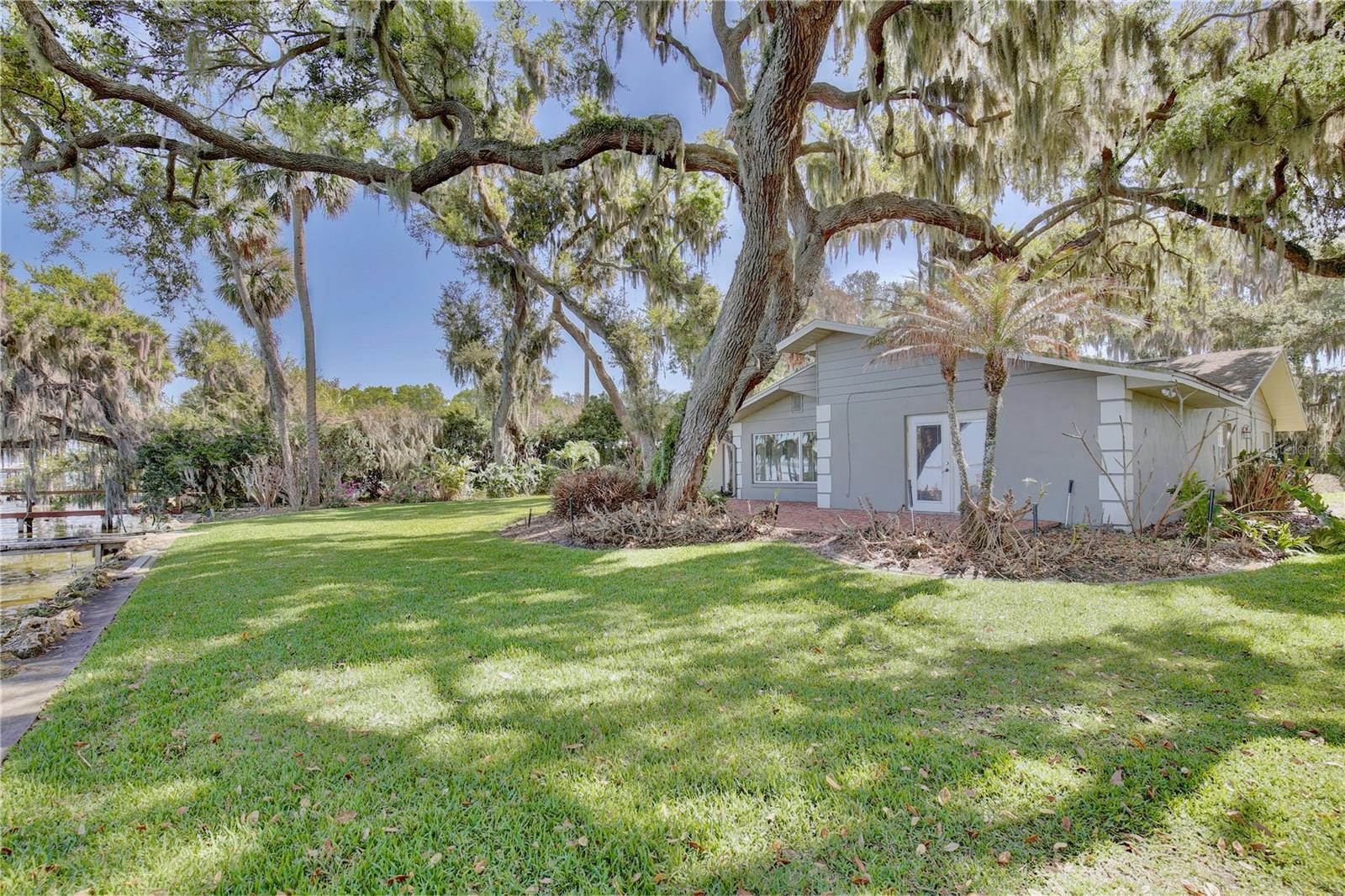 504 BANNING BEACH RD, TAVARES, FL, 32778