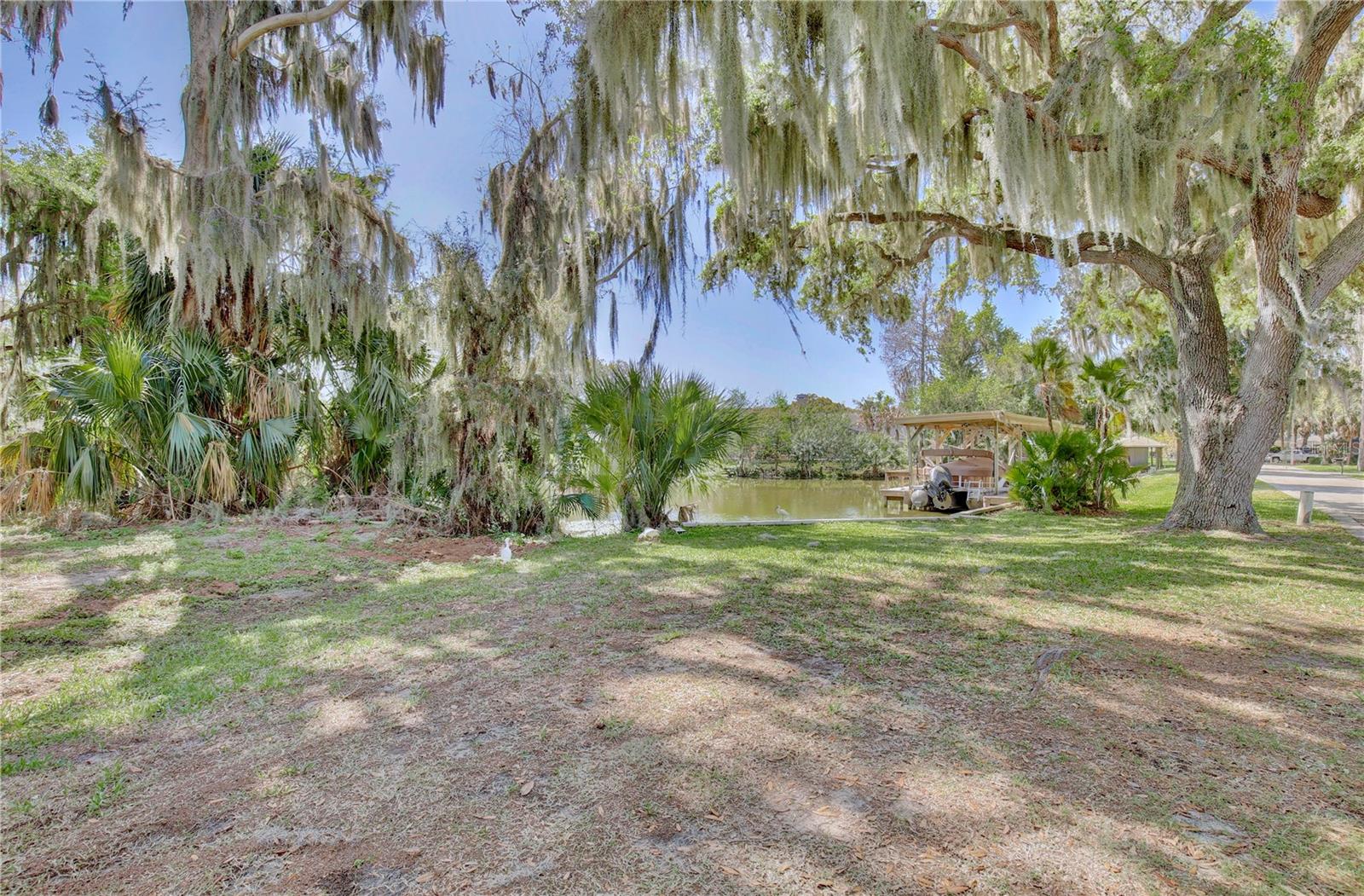 504 BANNING BEACH RD, TAVARES, FL, 32778