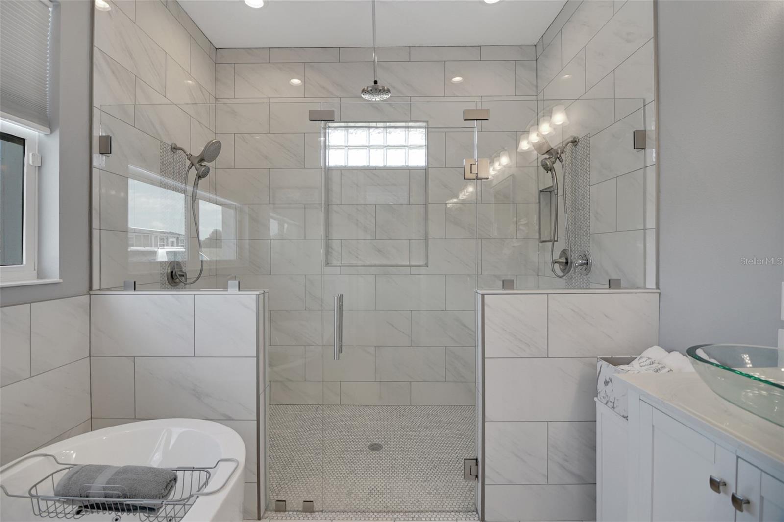 1679 E COUNTY ROAD 462, WILDWOOD, FL, 34785