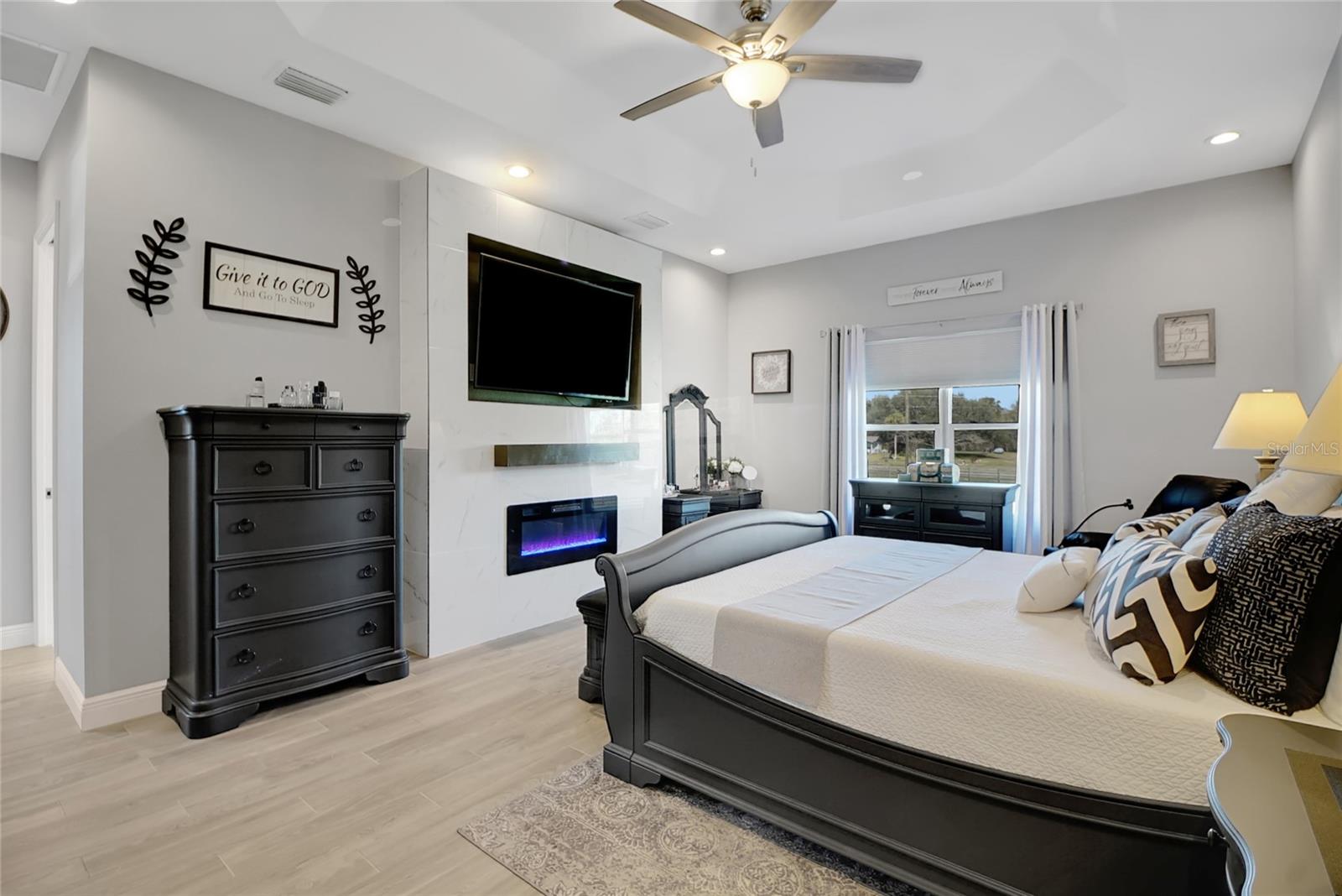 1679 E COUNTY ROAD 462, WILDWOOD, FL, 34785