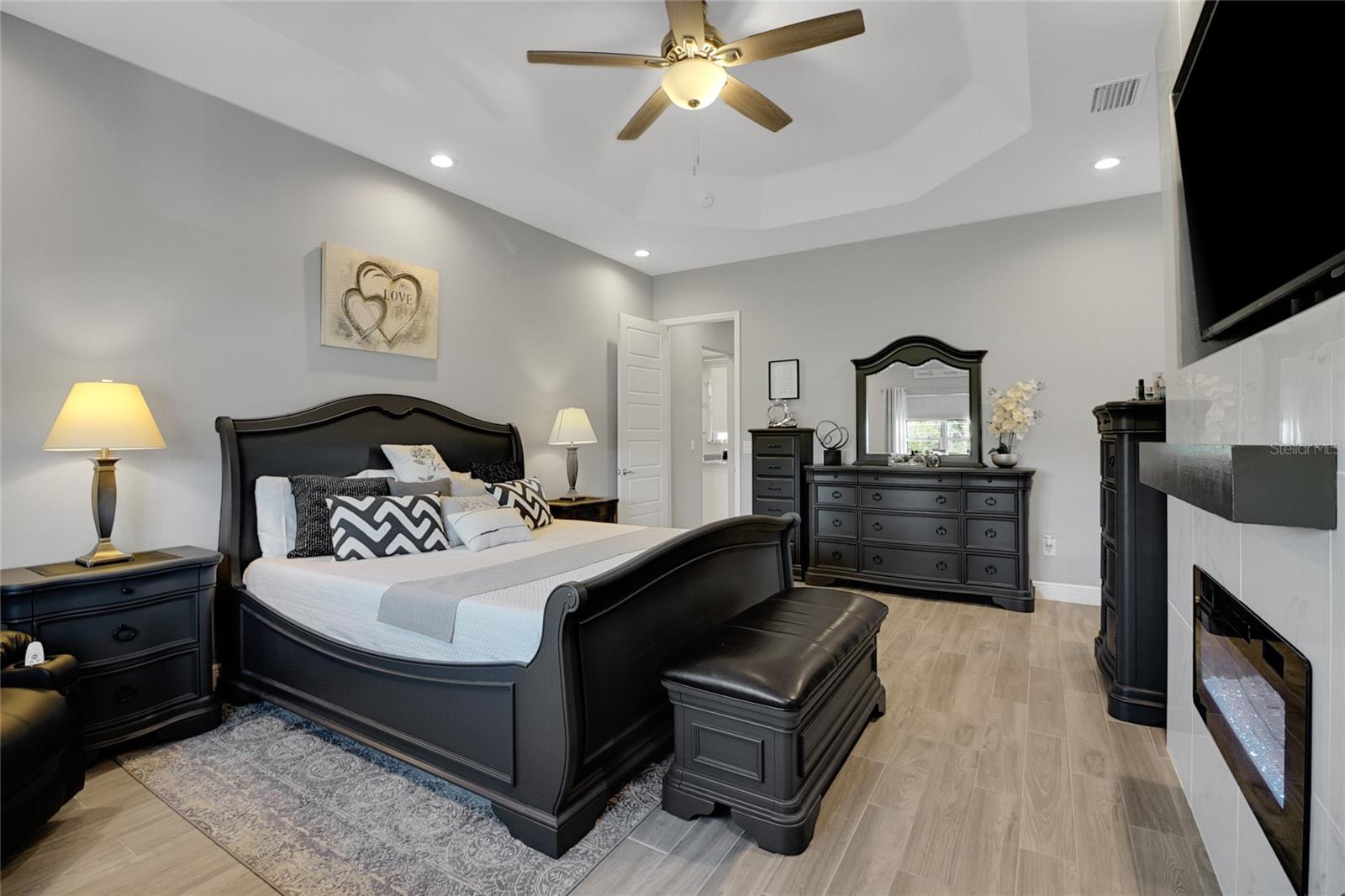 1679 E COUNTY ROAD 462, WILDWOOD, FL, 34785