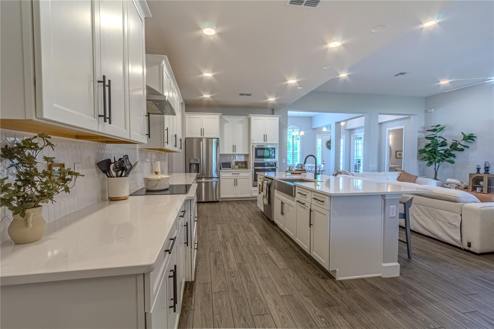 132 LAKE DR, OVIEDO, FL, 32765
