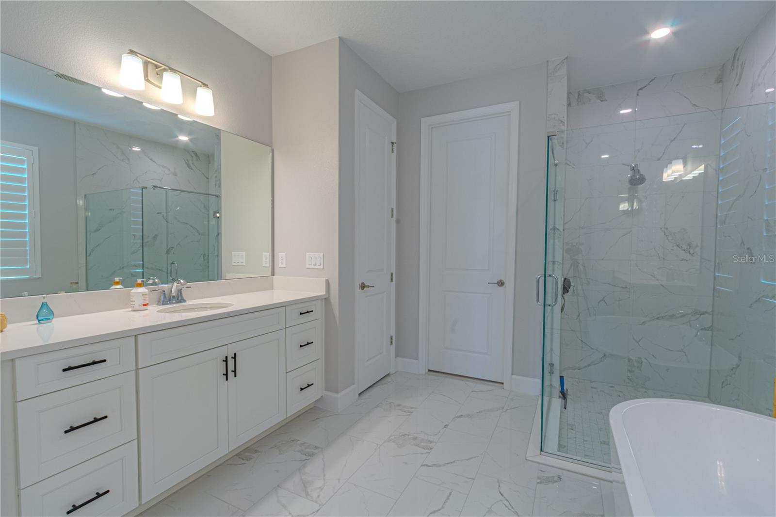 132 LAKE DR, OVIEDO, FL, 32765