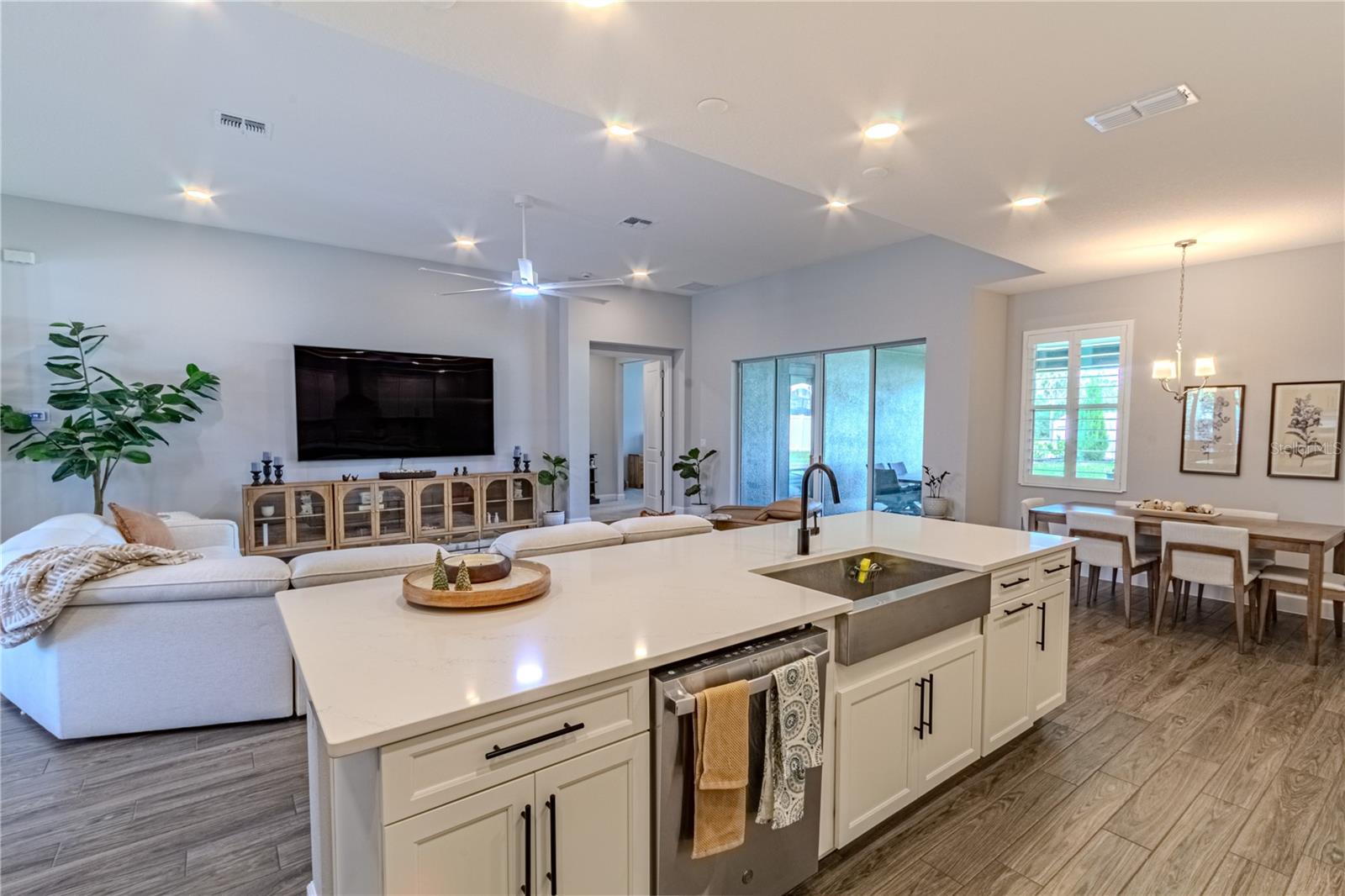 132 LAKE DR, OVIEDO, FL, 32765