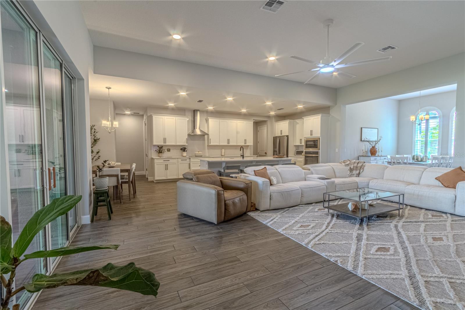 132 LAKE DR, OVIEDO, FL, 32765
