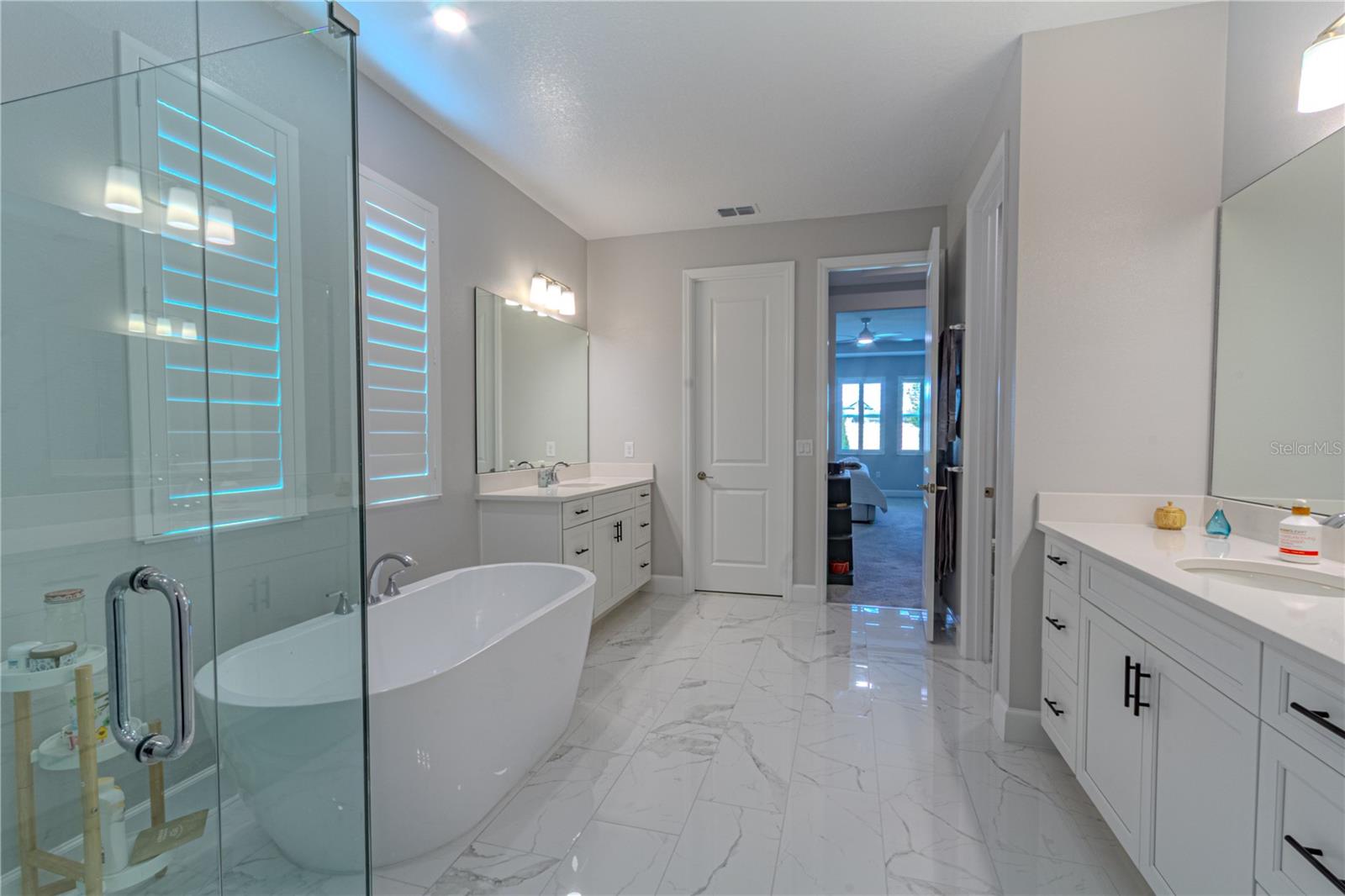 132 LAKE DR, OVIEDO, FL, 32765