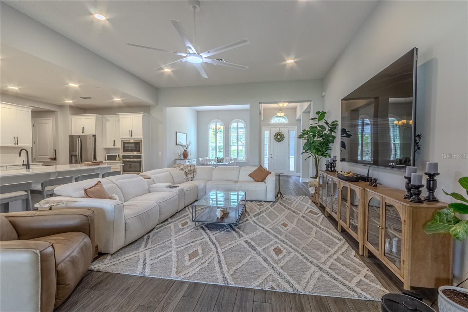 132 LAKE DR, OVIEDO, FL, 32765