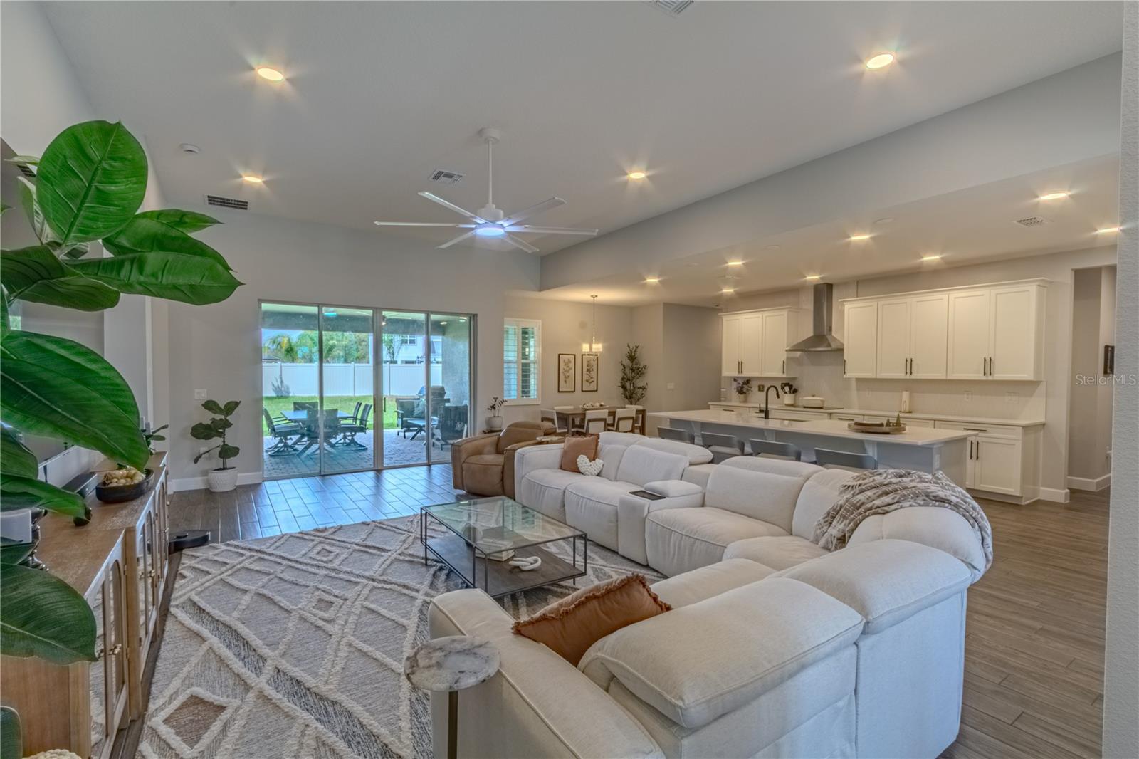 132 LAKE DR, OVIEDO, FL, 32765