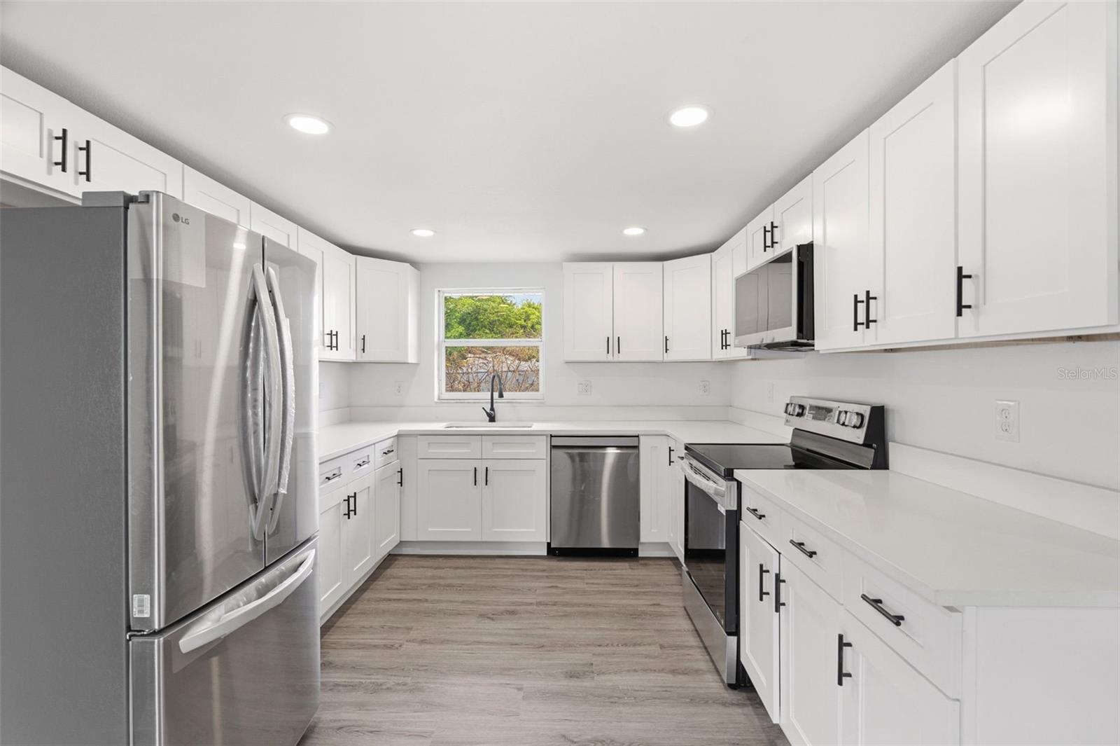 2313 PINEGROVE CIR, PUNTA GORDA, FL, 33982