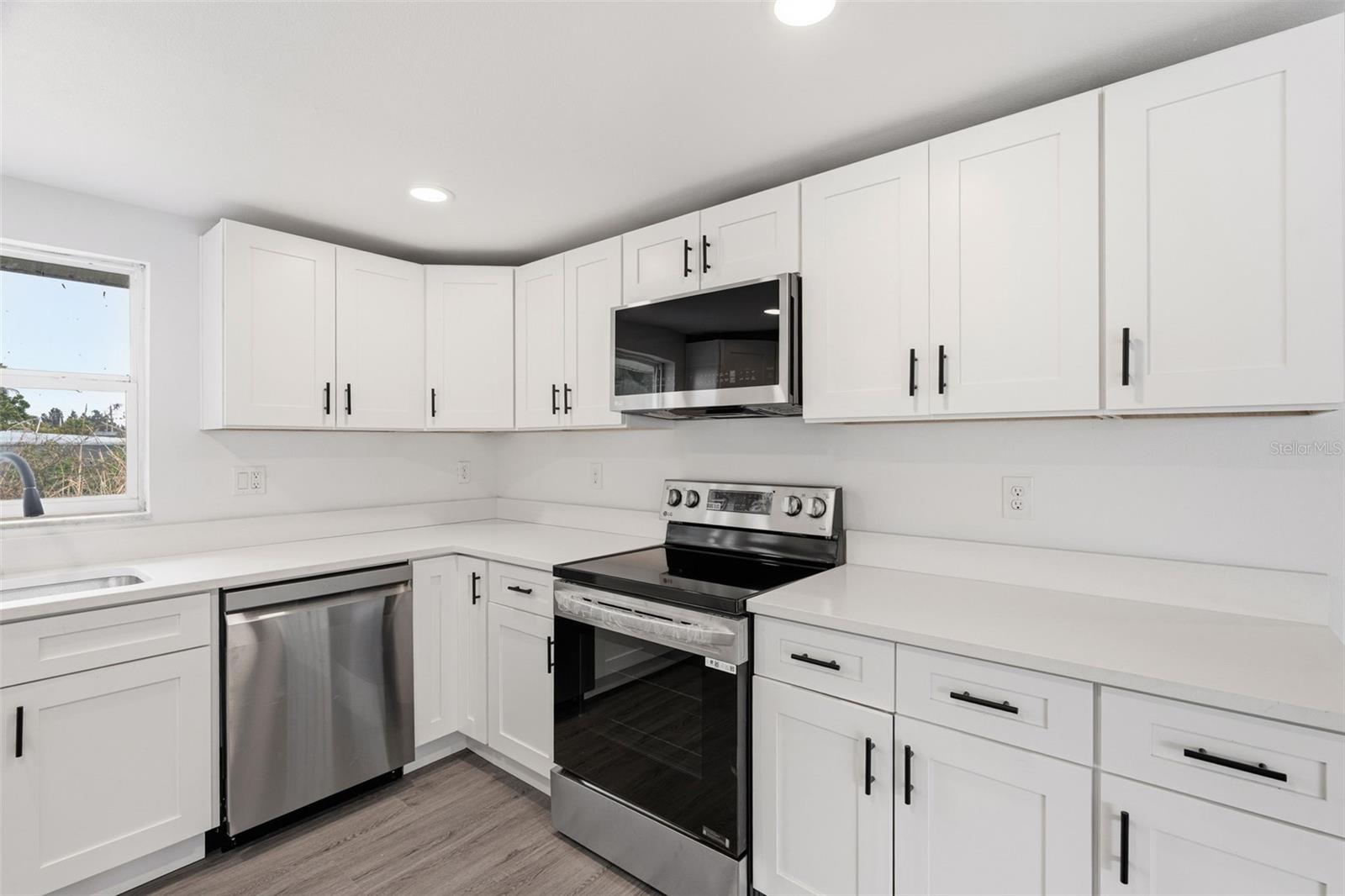 2313 PINEGROVE CIR, PUNTA GORDA, FL, 33982