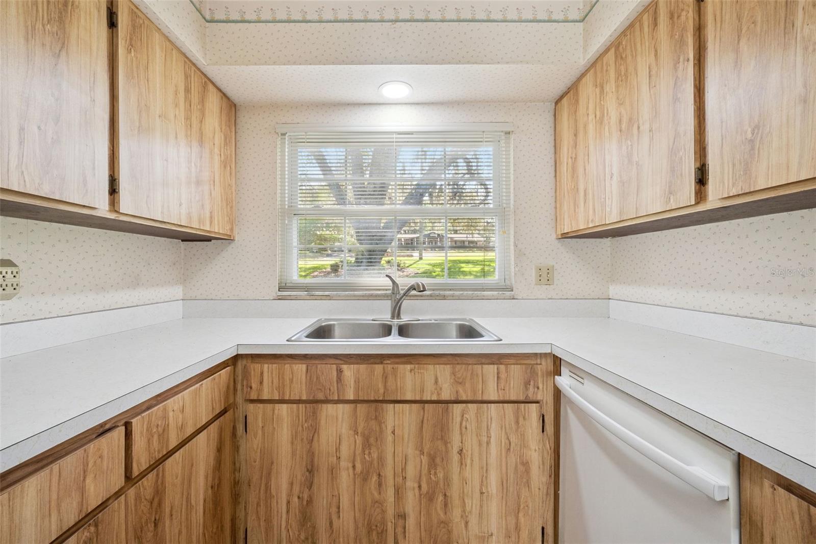 2874 E CROOKED LAKE DR, EUSTIS, FL, 32726