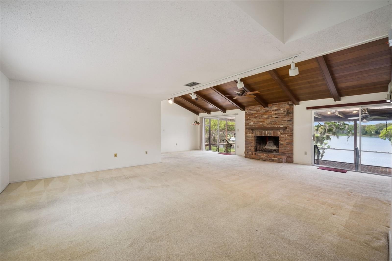 2874 E CROOKED LAKE DR, EUSTIS, FL, 32726