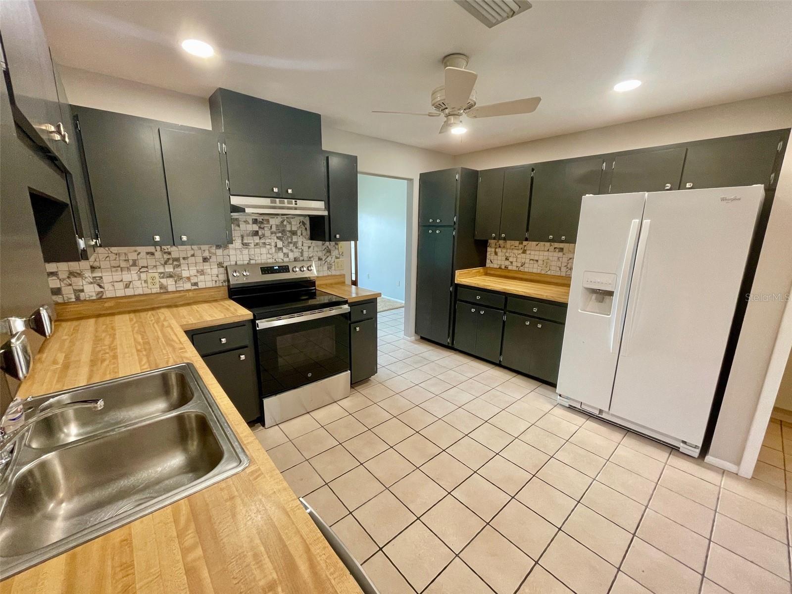 137 DRIFTING SANDS DR, VENICE, FL, 34293