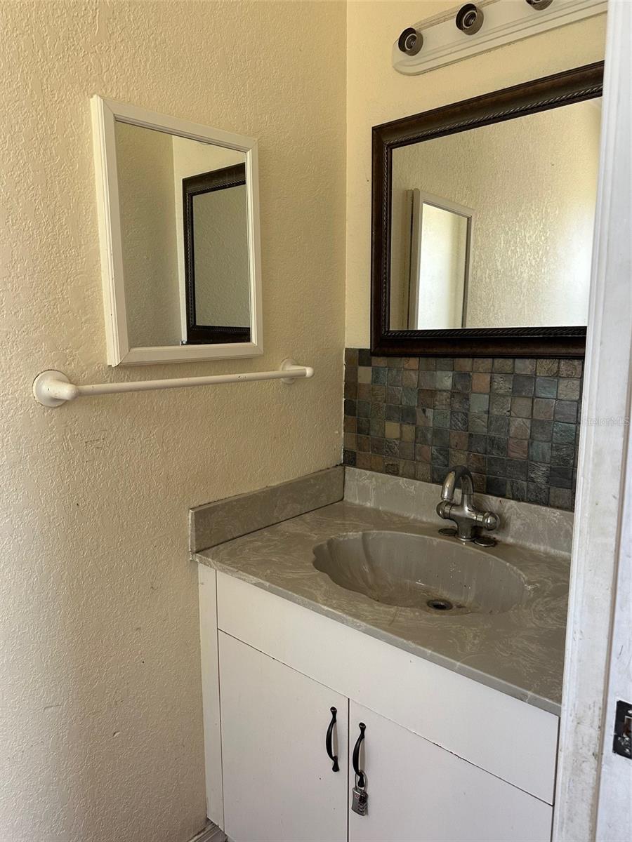 463 THERESA BLVD, PORT CHARLOTTE, FL, 33954