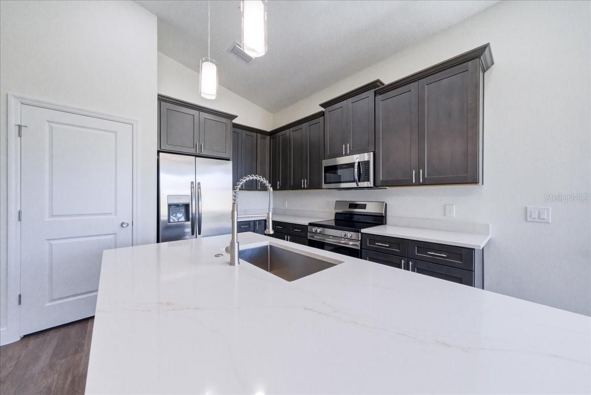 1302 MOSELLE AVE, ORLANDO, FL, 32807