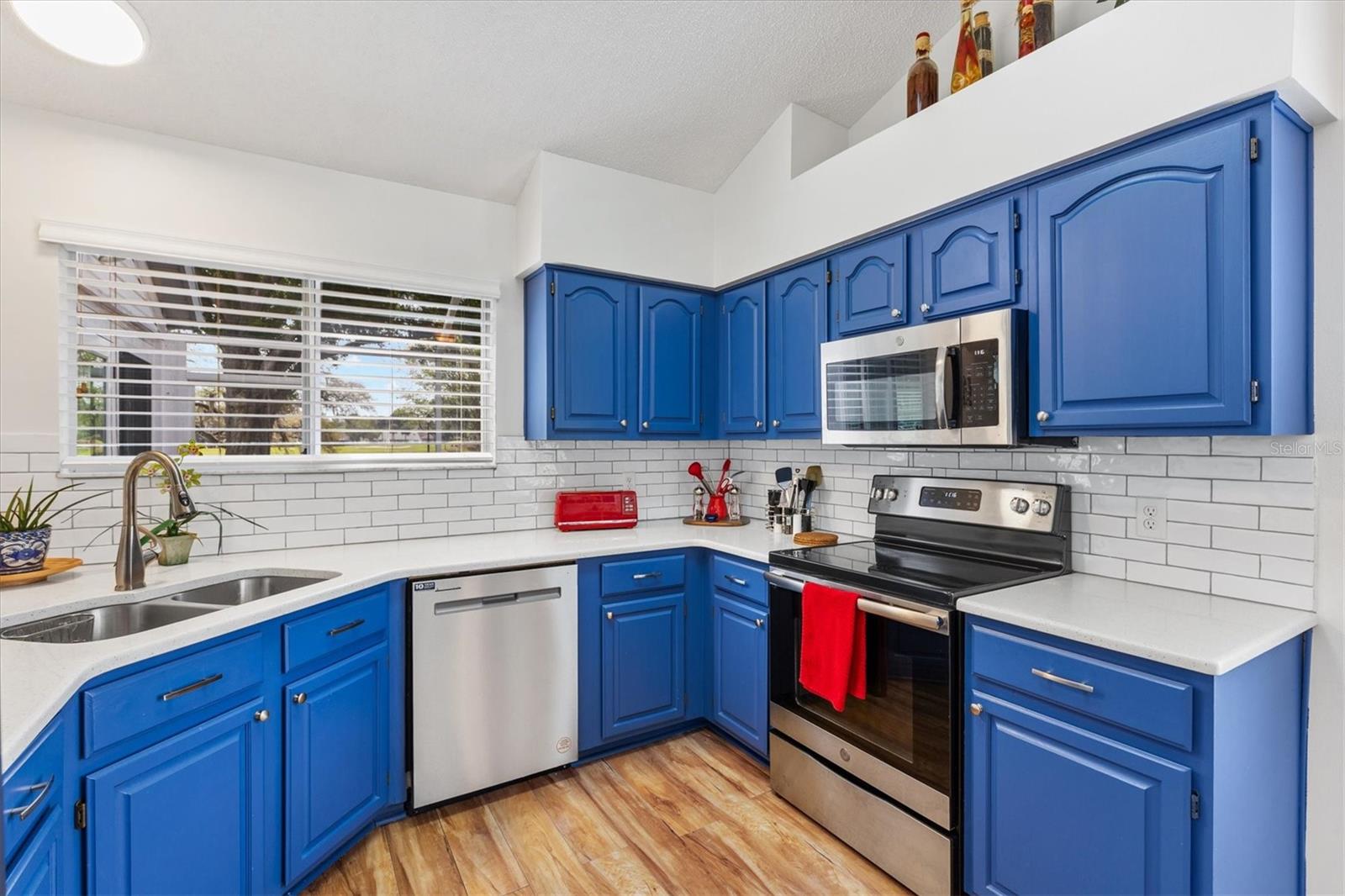 711 AGUA WAY, LADY LAKE, FL, 32159