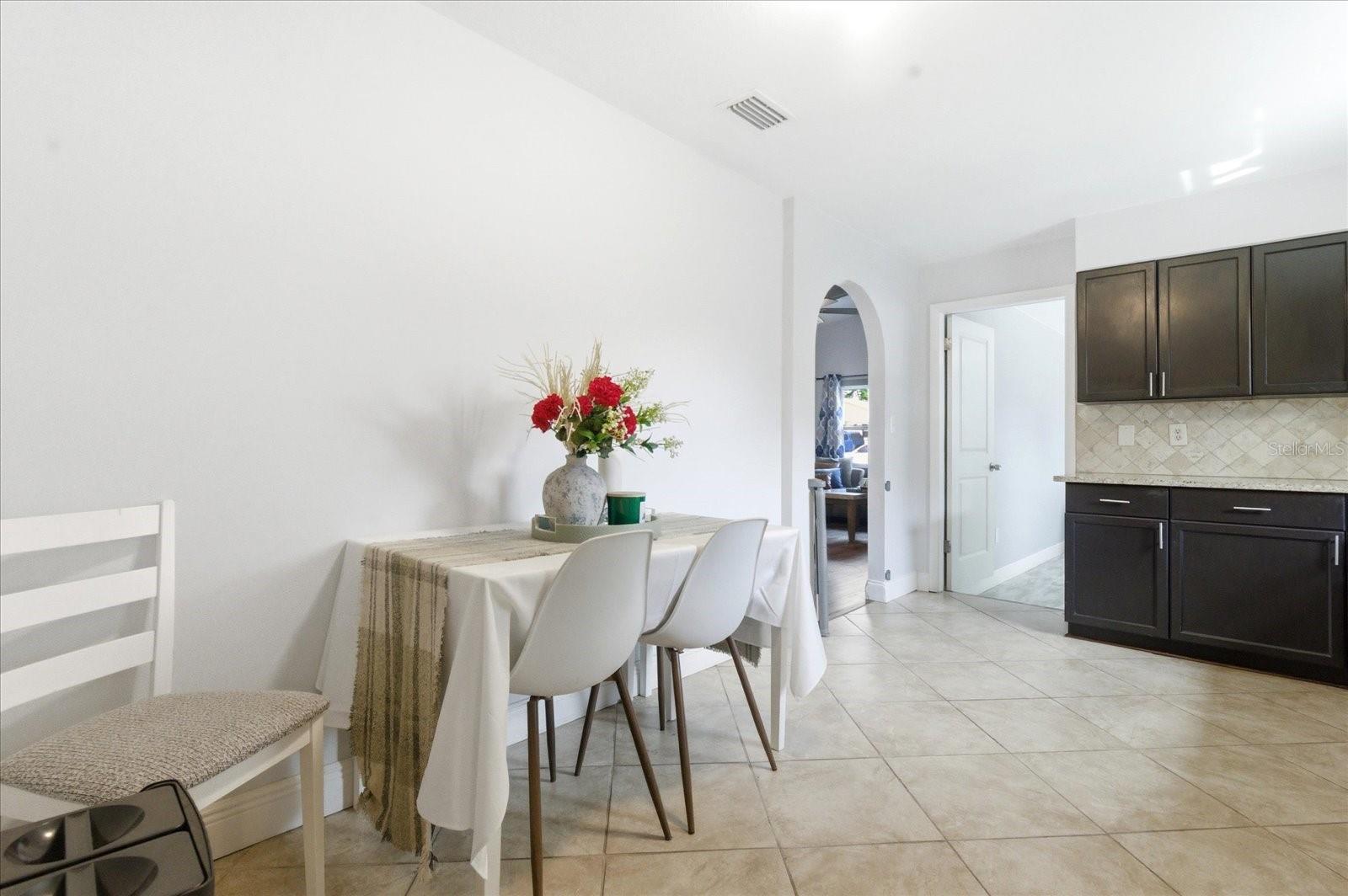 2110 W OKALOOSA AVE, TAMPA, FL, 33604