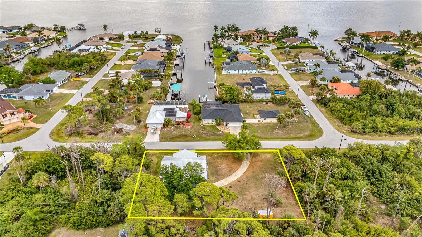 3059 HOLCOMB RD, PORT CHARLOTTE, FL, 33981