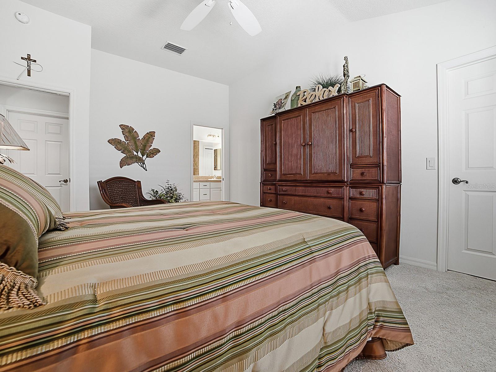 2348 MIDNIGHT PASS CT, THE VILLAGES, FL, 32162