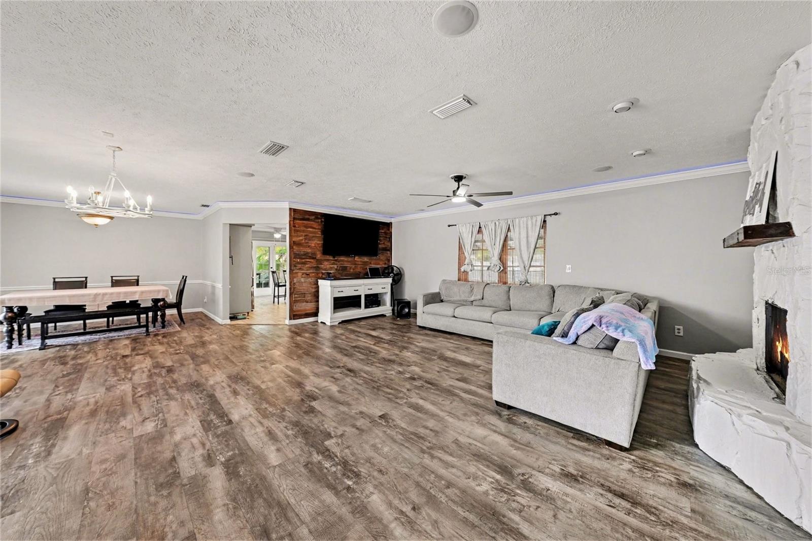 208 DONATELLO DR, BRANDON, FL, 33511