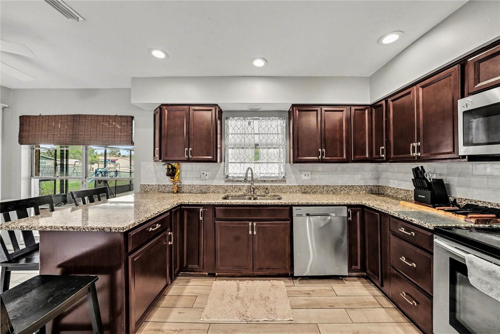 208 DONATELLO DR, BRANDON, FL, 33511