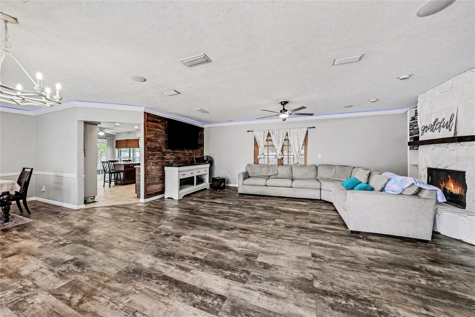 208 DONATELLO DR, BRANDON, FL, 33511