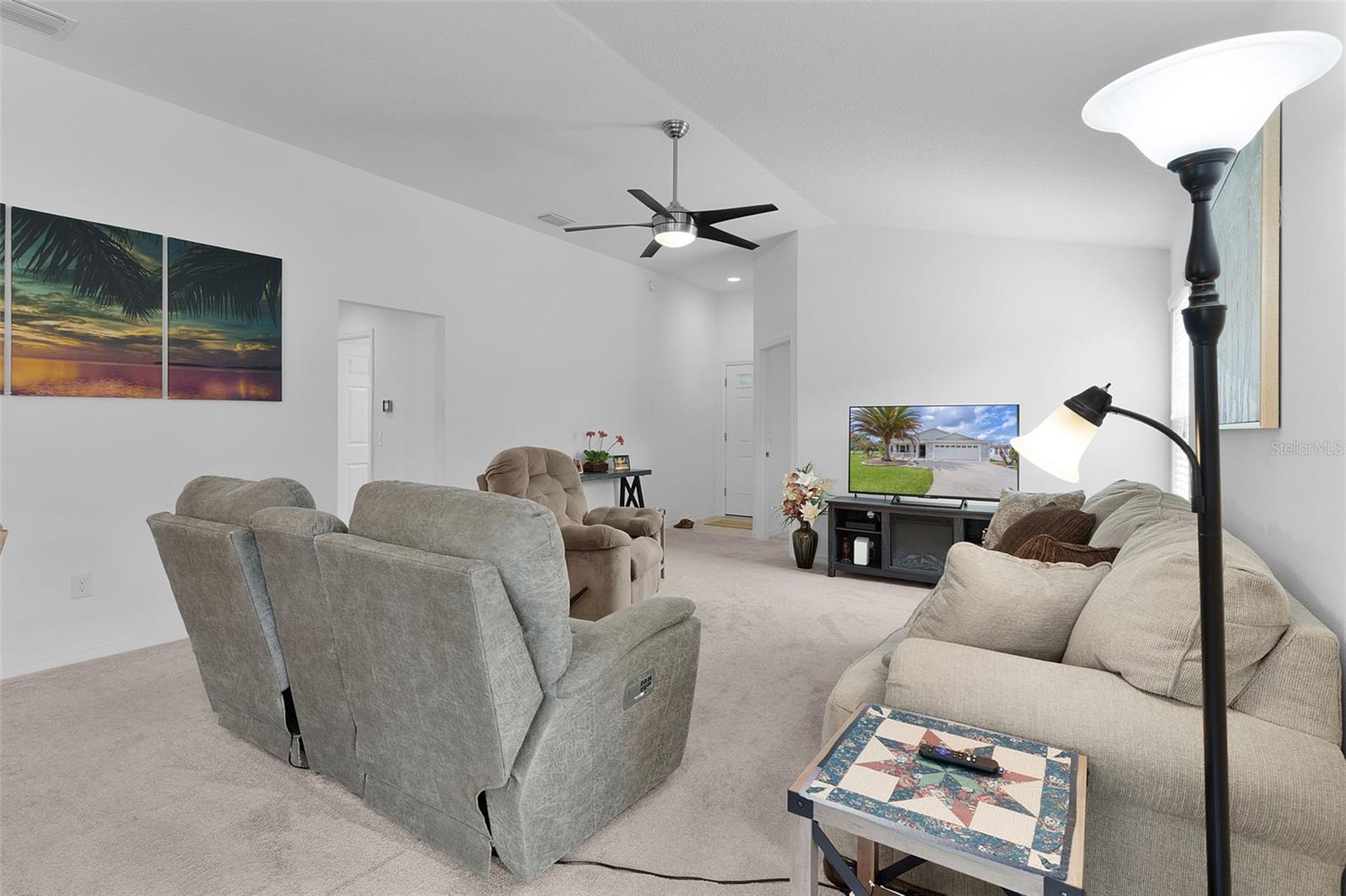 733 JASON DR, LADY LAKE, FL, 32159