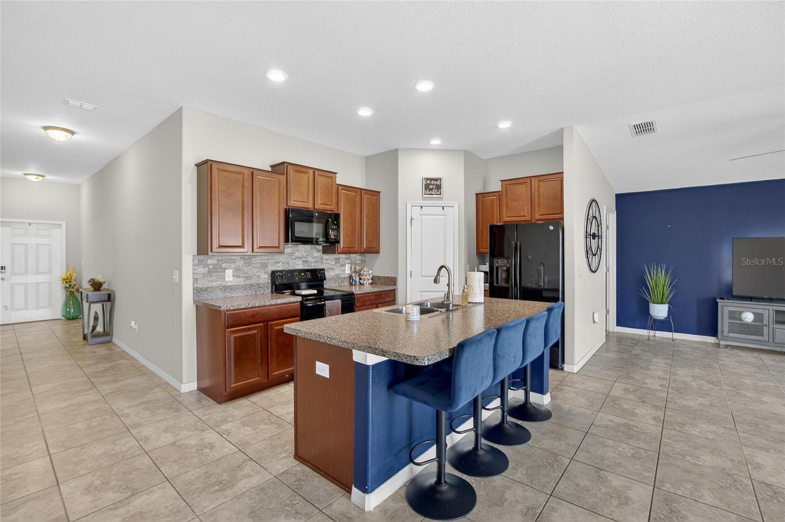 214 ENGLISH CHANNEL PL, DOVER, FL, 33527