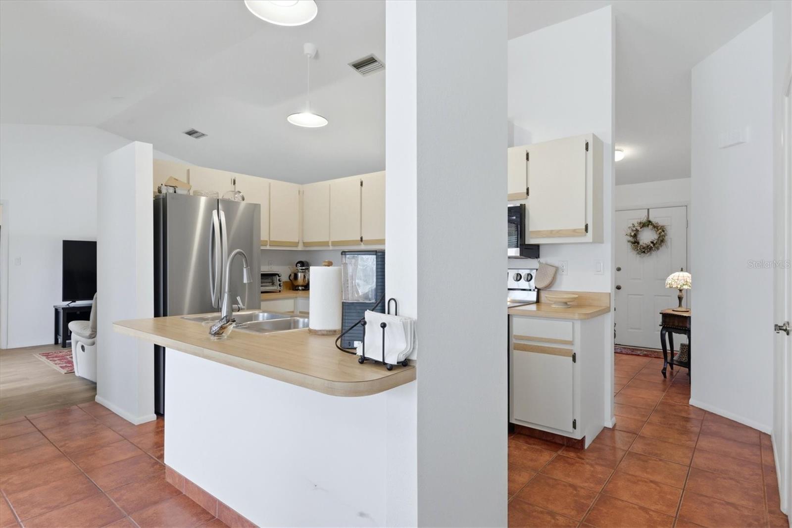 2084 LEISURE ST, PORT CHARLOTTE, FL, 33948
