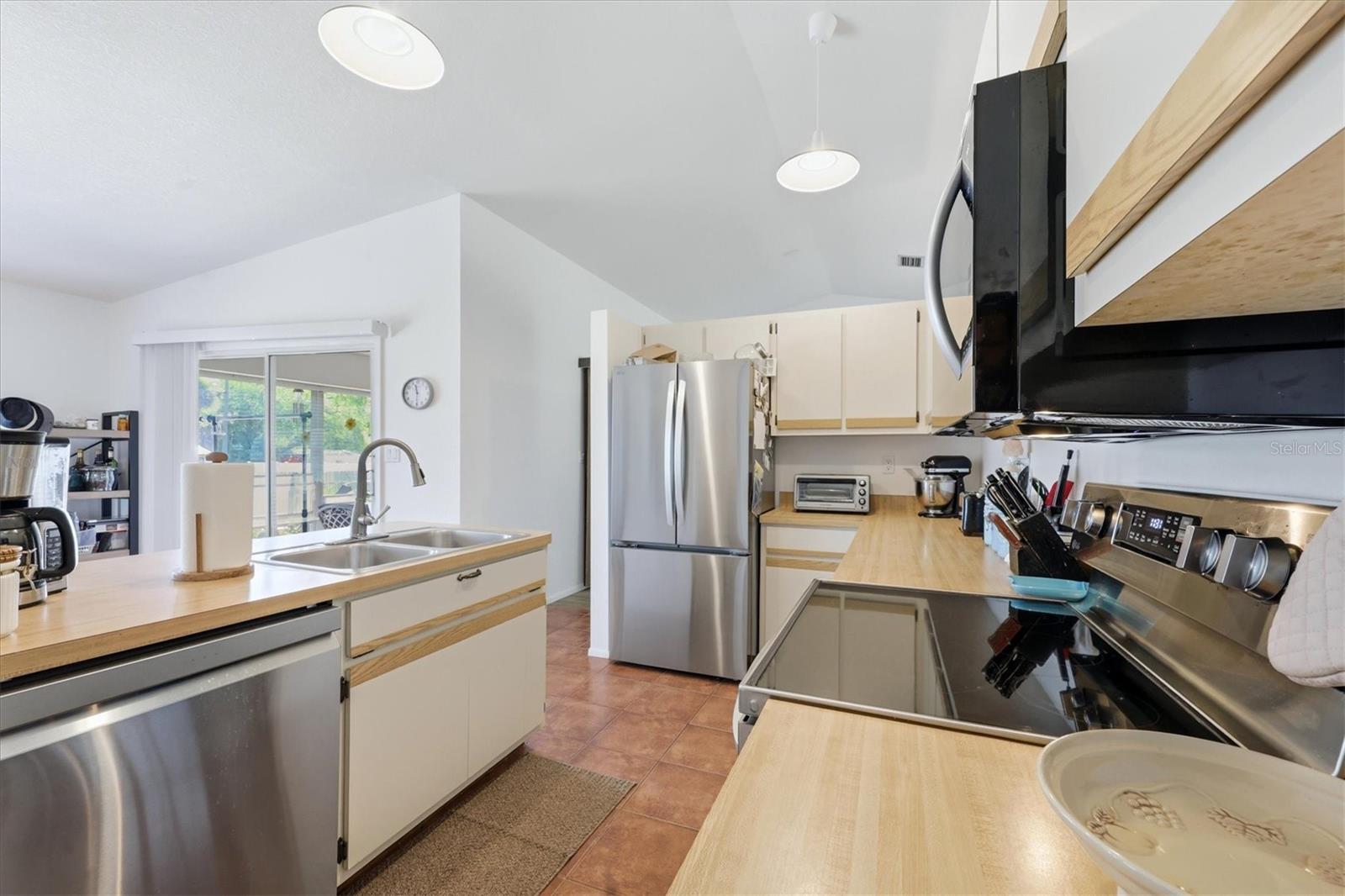 2084 LEISURE ST, PORT CHARLOTTE, FL, 33948